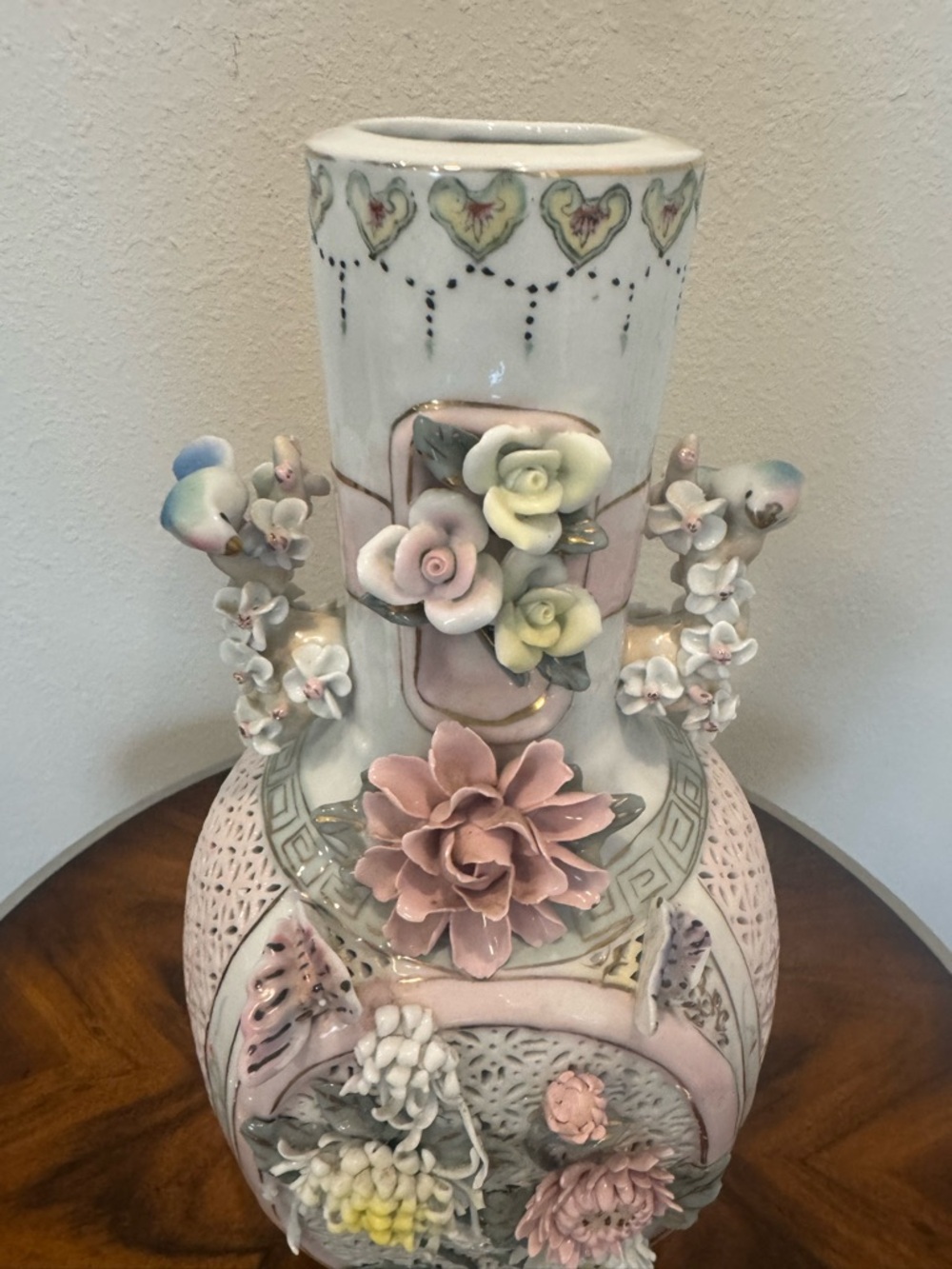 Beautiful vintage Chinese reticulated vase with birds, butterflies and flowers - Picture 8 of 16